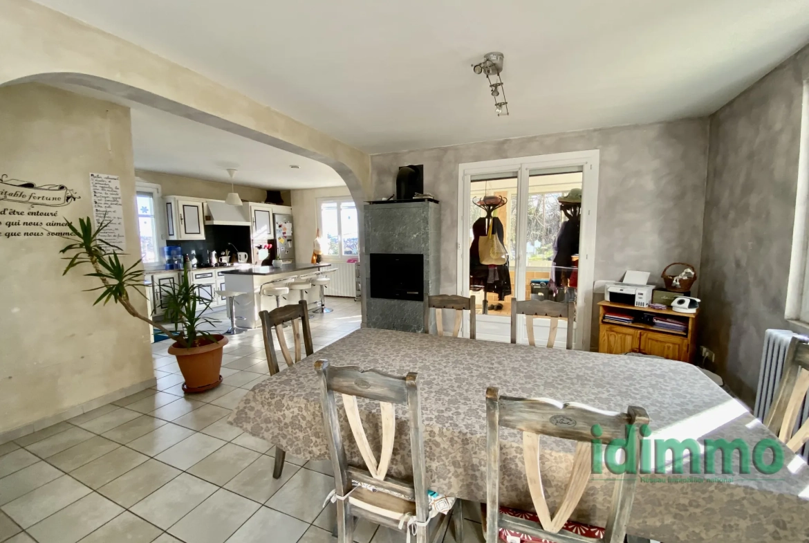 Maison lumineuse de 86 m² à Annonay avec jardin clos, 2 chambres, bureau à 195 000 € 