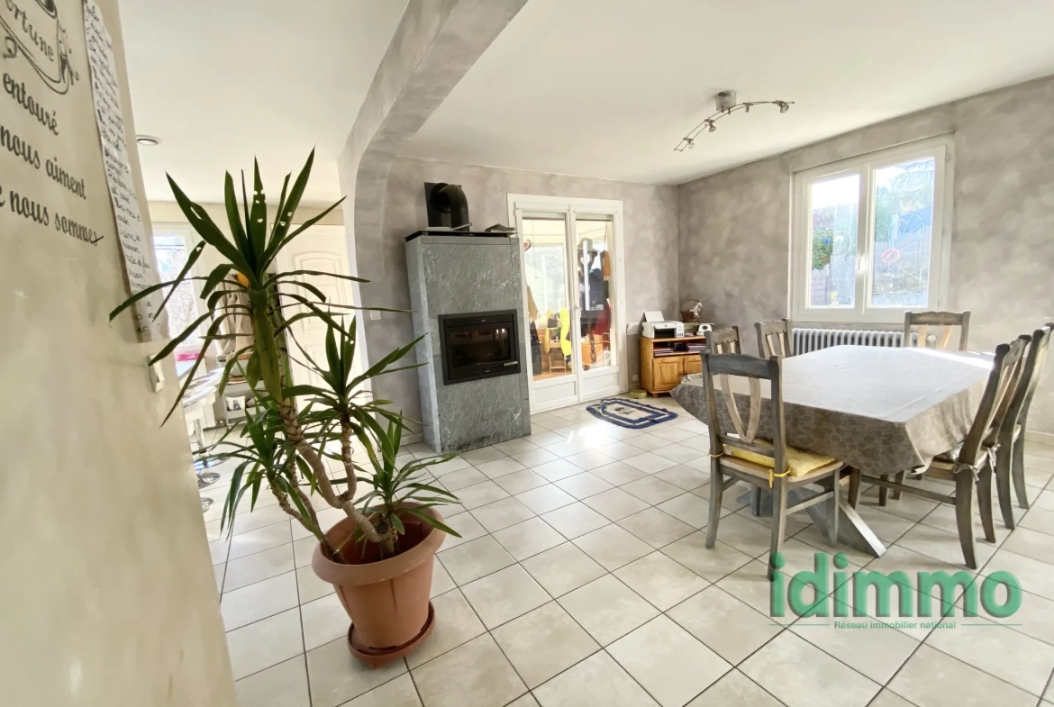 Maison lumineuse de 86 m² à Annonay avec jardin clos, 2 chambres, bureau à 195 000 € 