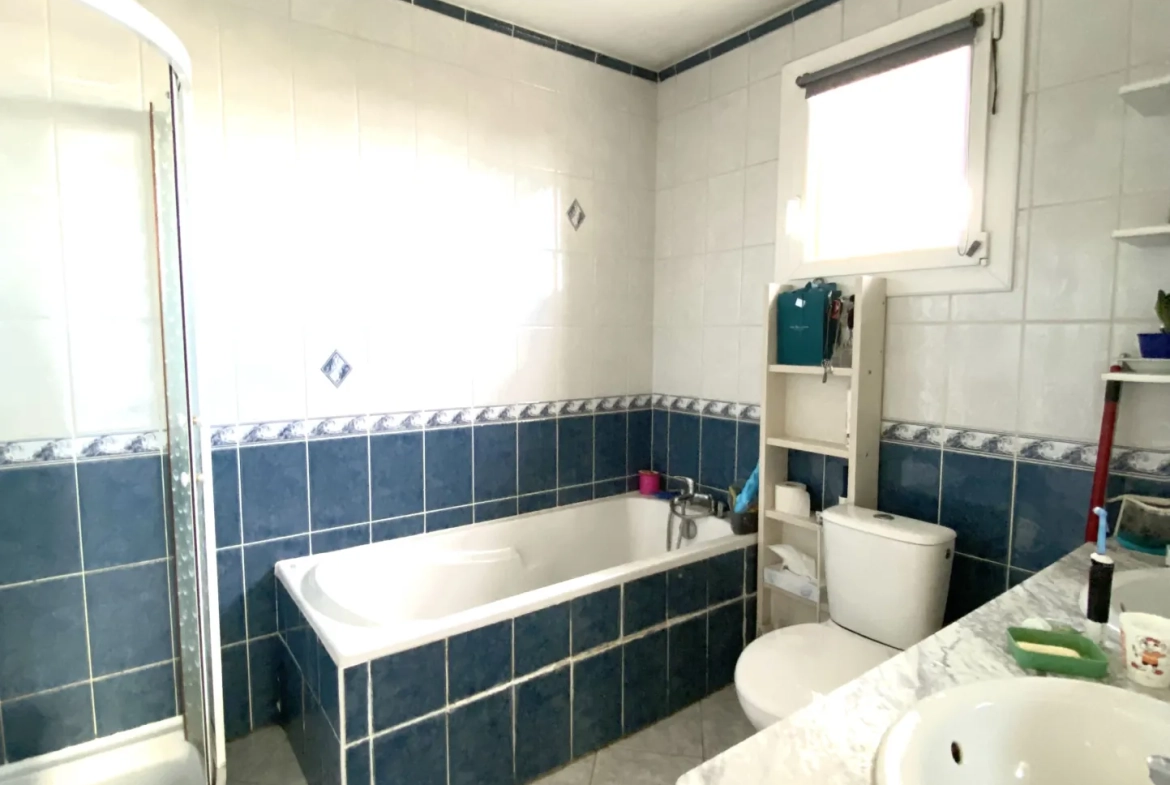 Maison lumineuse de 86 m² à Annonay avec jardin clos, 2 chambres, bureau à 195 000 € 
