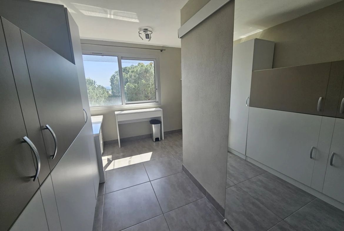 Studette à vendre à Nîmes Ouest avec parking privé, parfait état et forte rentabilité 