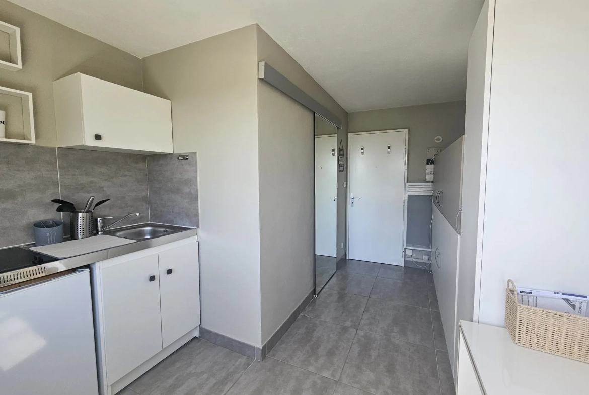 Studette à vendre à Nîmes Ouest avec parking privé, parfait état et forte rentabilité 