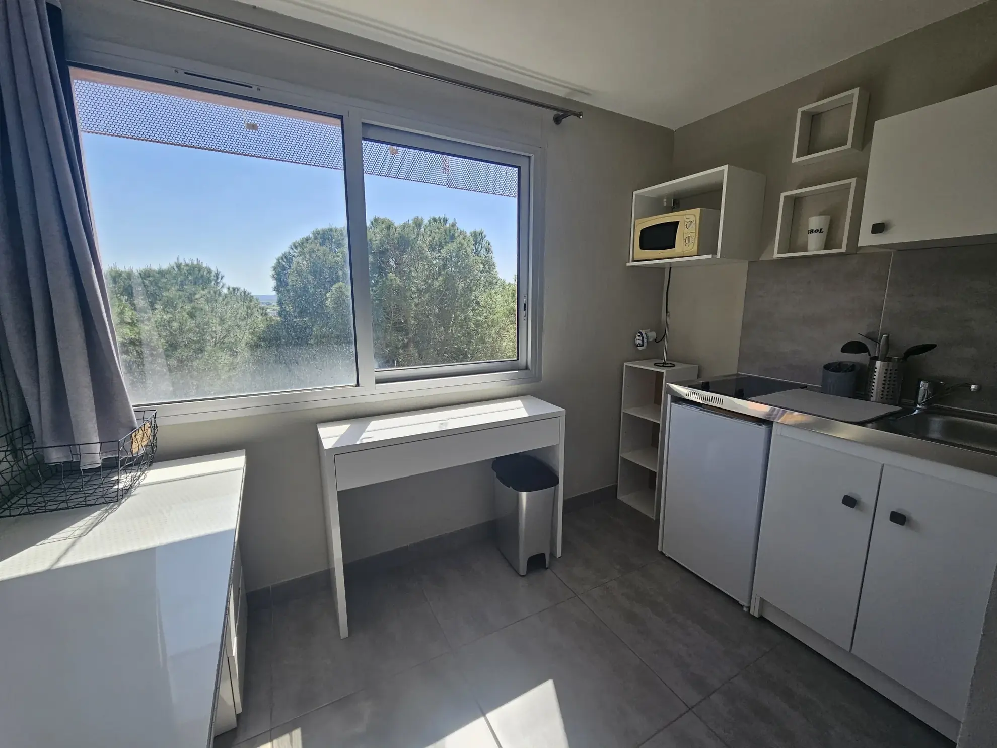 Studette à vendre à Nîmes Ouest avec parking privé, parfait état et forte rentabilité 