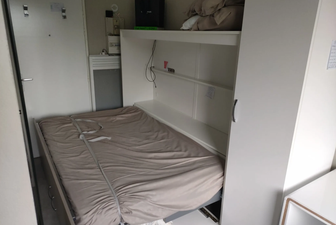 Studette à vendre à Nîmes Ouest avec parking privé, parfait état et forte rentabilité 