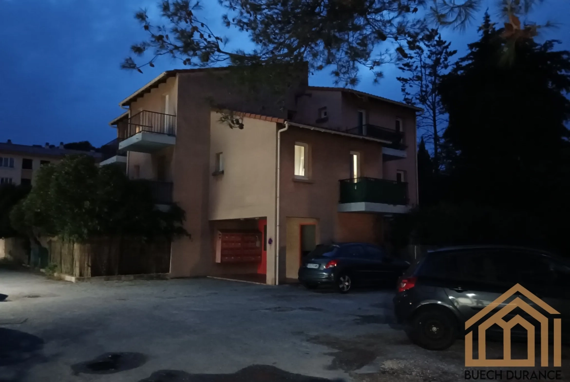 Studio à vendre à Aix-en-Provence avec parking, investissement locatif sûr 