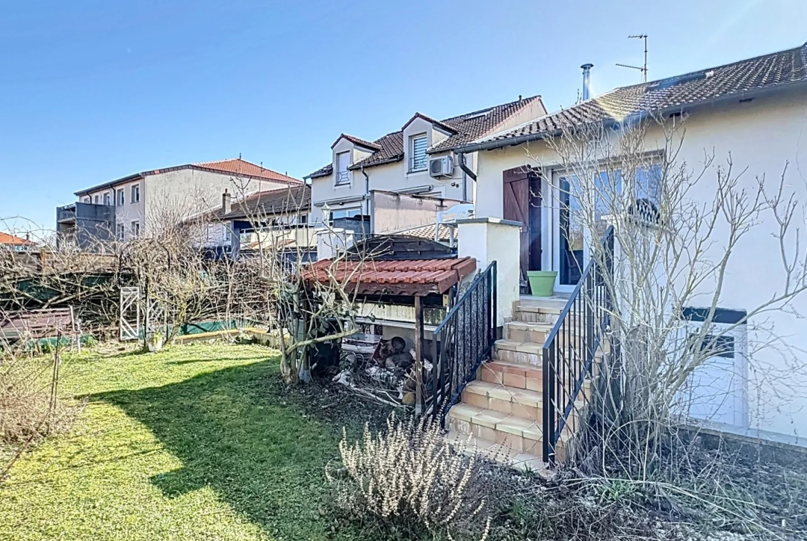 Charmante maison de 183 m² avec jardin à Courcelles sur Nied 