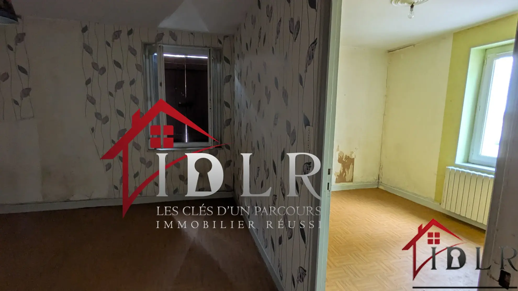 Immeuble de 190m² à rénover au centre-ville avec jardin à Chaussin 