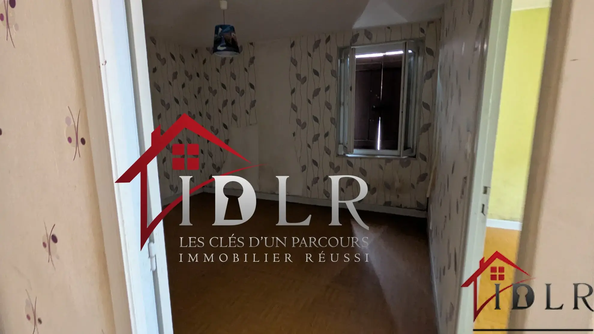 Immeuble de 190m² à rénover au centre-ville avec jardin à Chaussin 