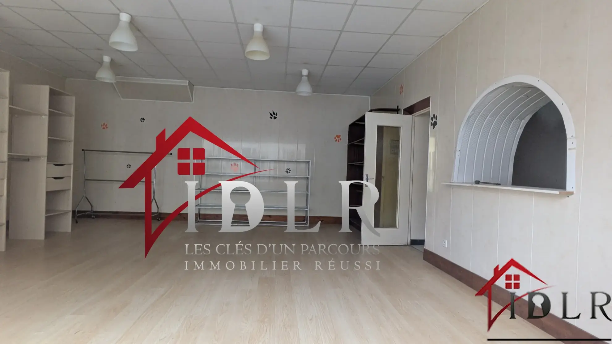 Immeuble de 190m² à rénover au centre-ville avec jardin à Chaussin 