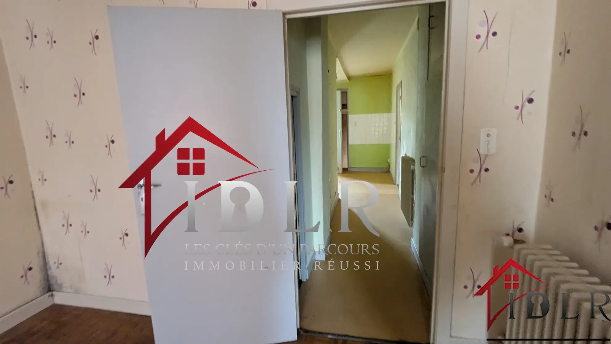 Immeuble de 190m² à rénover au centre-ville avec jardin à Chaussin 