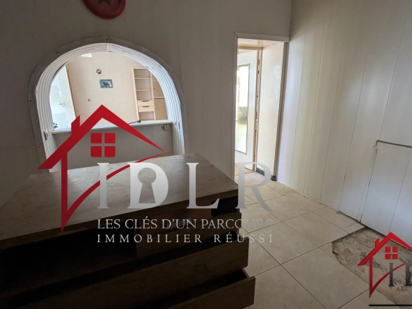 Immeuble de 190m² à rénover au centre-ville avec jardin à Chaussin 