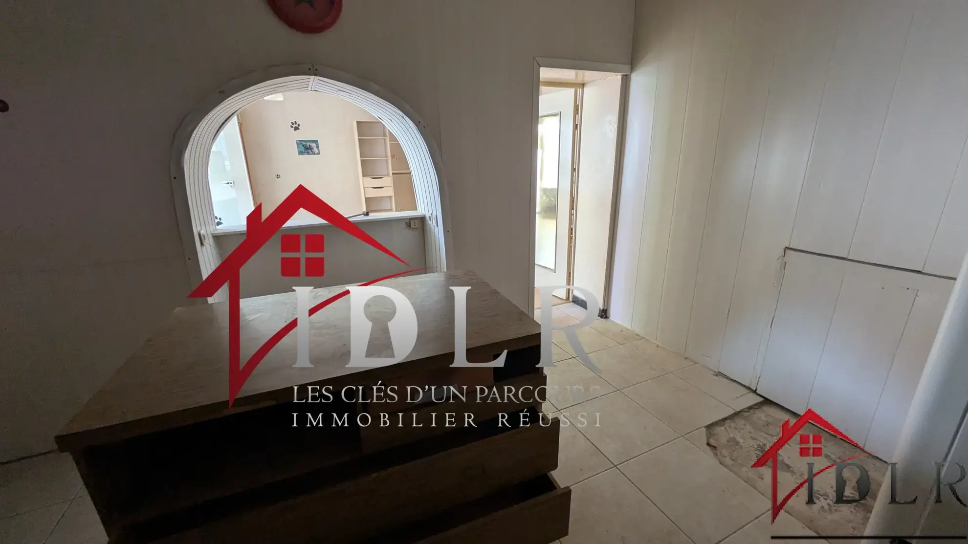 Immeuble de 190m² à rénover au centre-ville avec jardin à Chaussin 