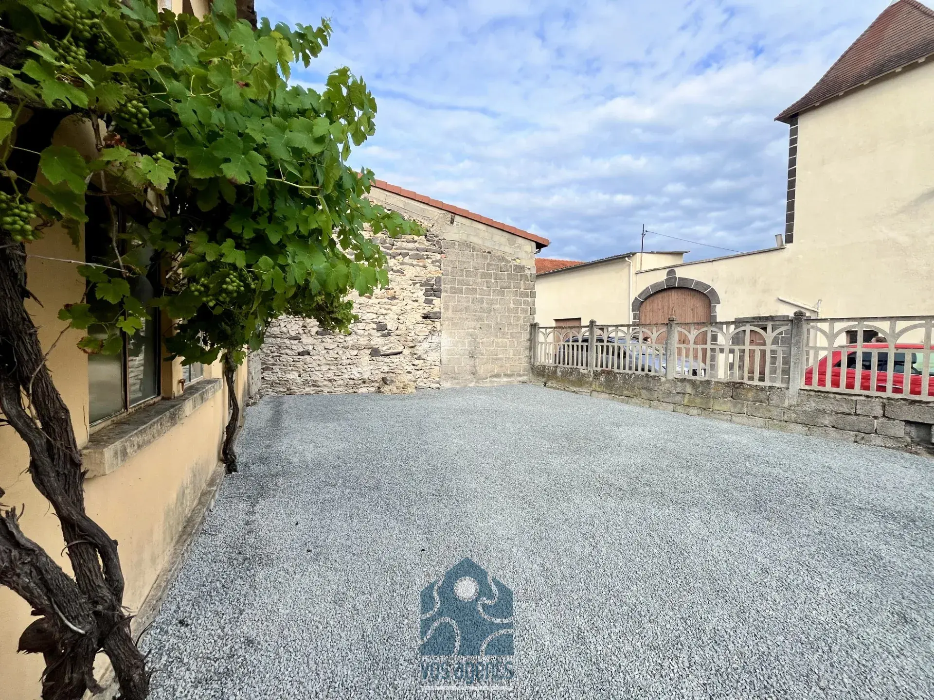 Maison 5 pièces avec garage, cave, terrain et terrasse à Saint-Bonnet-Près-Riom 
