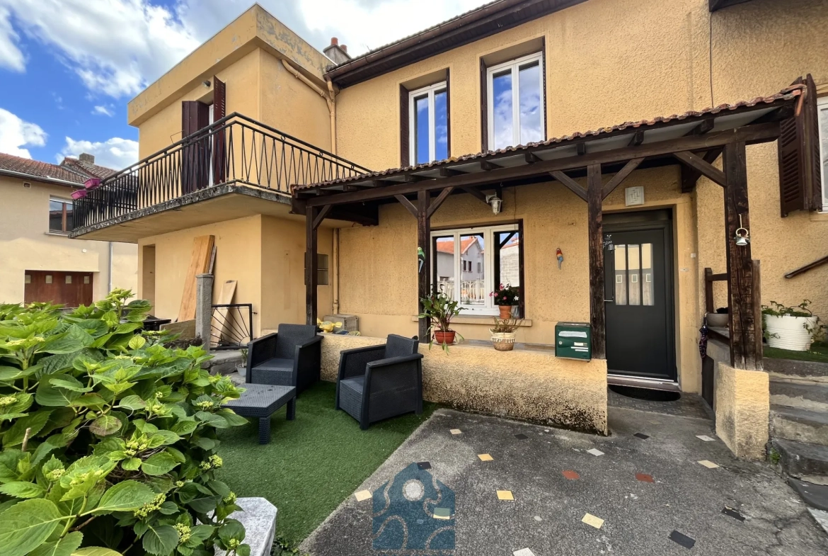 Maison 5 pièces avec garage, cave, terrain et terrasse à Saint-Bonnet-Près-Riom 