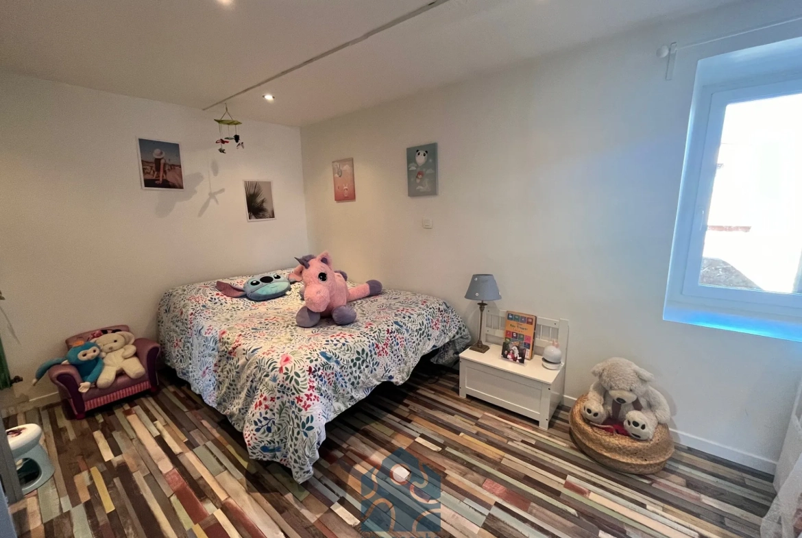 Maison 5 pièces avec garage, cave, terrain et terrasse à Saint-Bonnet-Près-Riom 