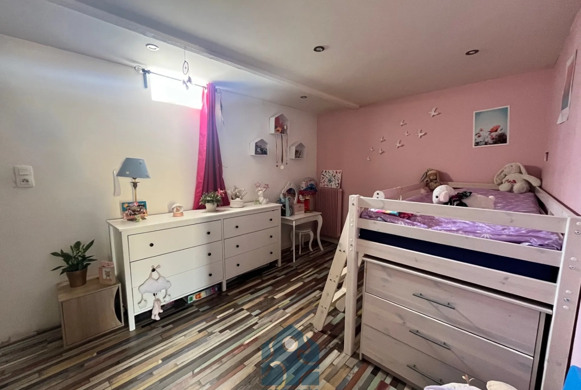 Maison 5 pièces avec garage, cave, terrain et terrasse à Saint-Bonnet-Près-Riom 