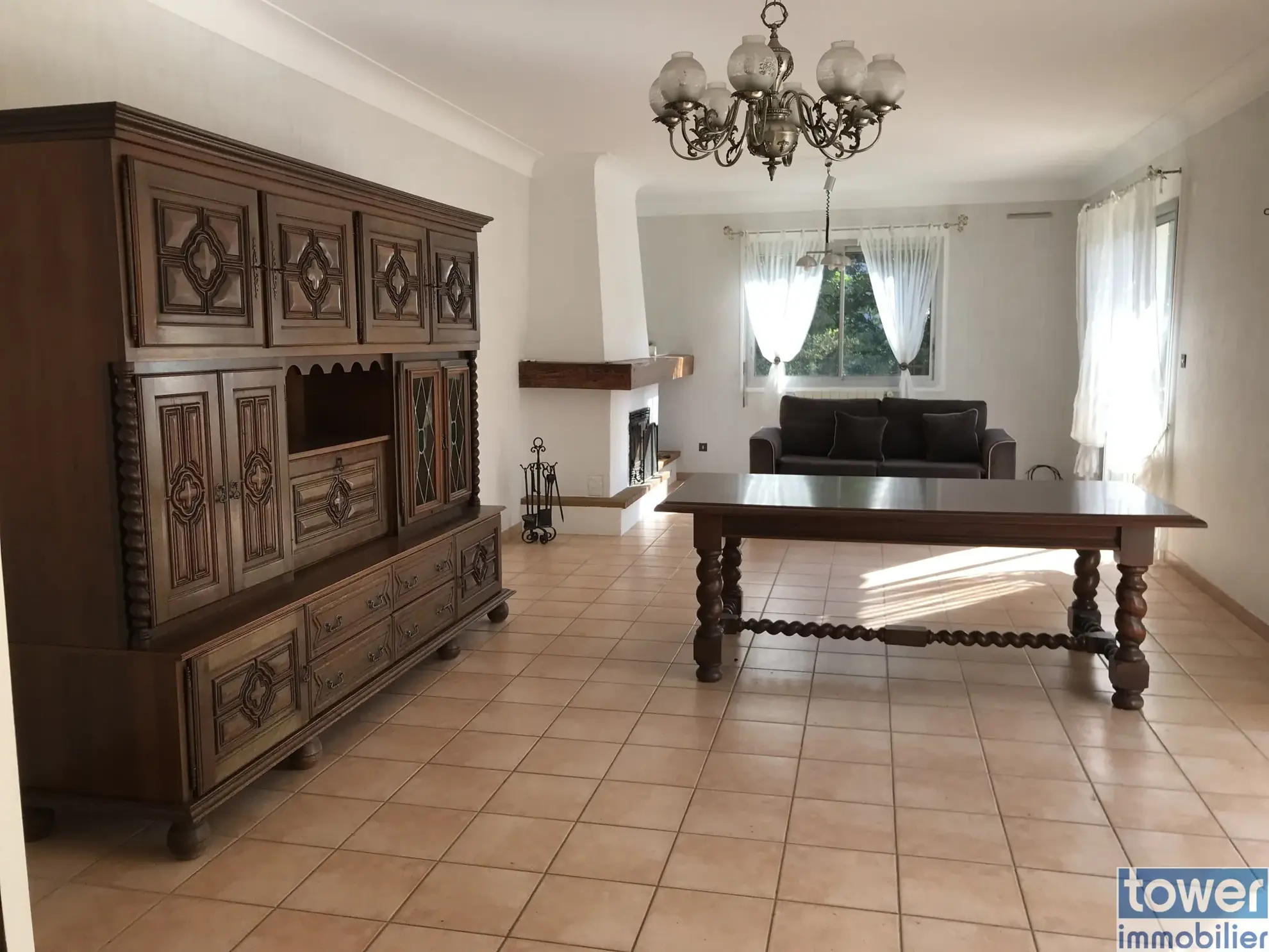 Pavillon traditionnel de 125m² avec sous-sol de 158m² à Agen 