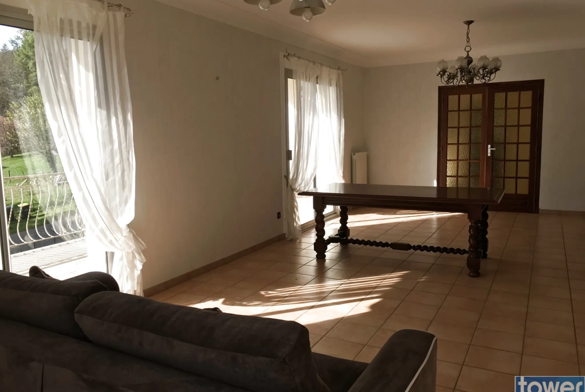 Pavillon traditionnel de 125m² avec sous-sol de 158m² à Agen 