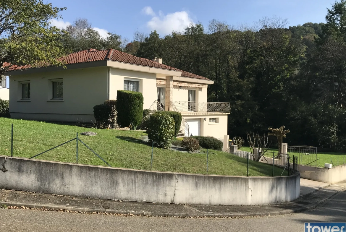 Pavillon traditionnel de 125m² avec sous-sol de 158m² à Agen 