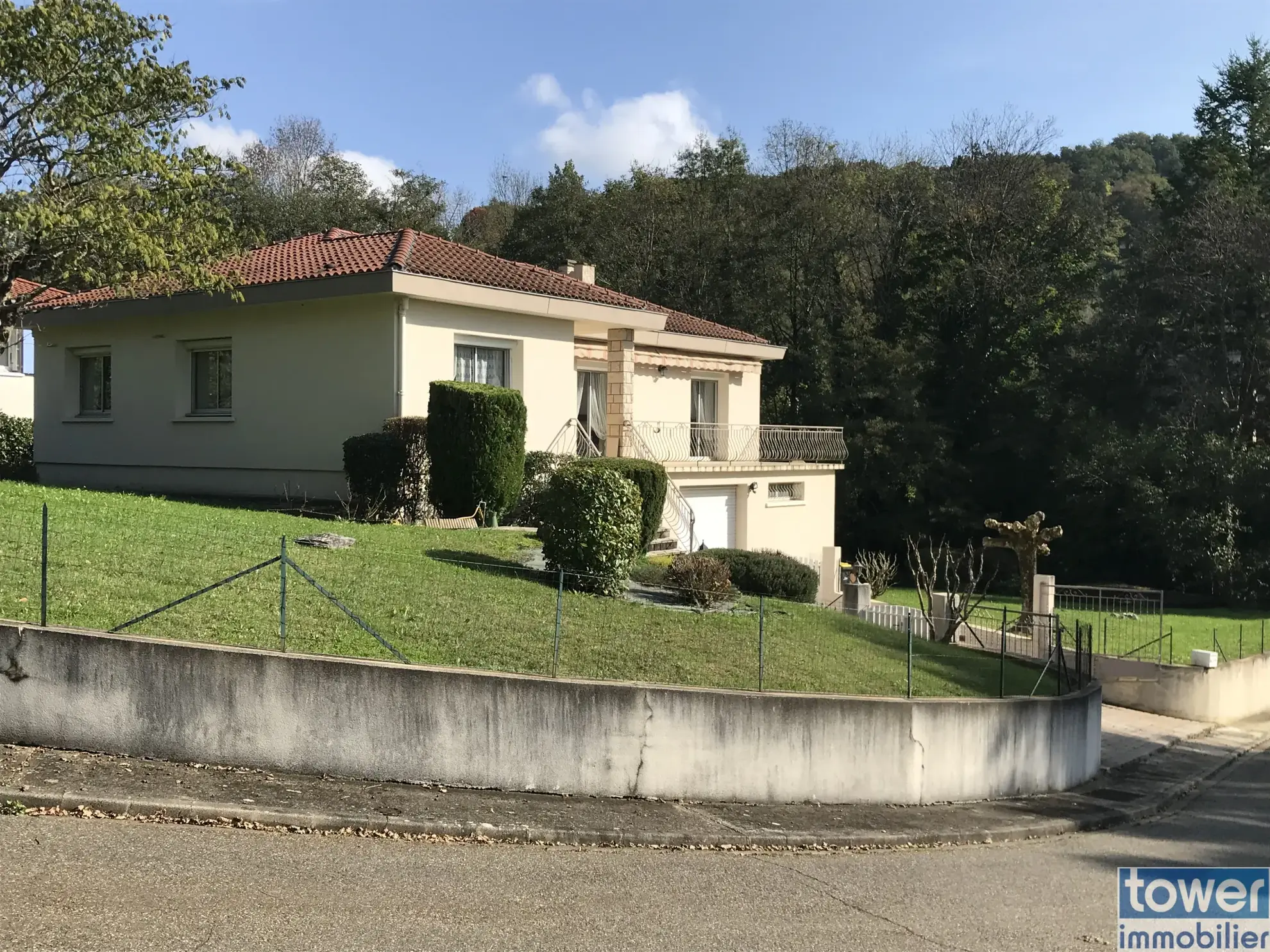 Pavillon traditionnel de 125m² avec sous-sol de 158m² à Agen 