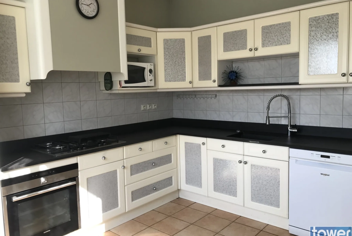 Pavillon traditionnel de 125m² avec sous-sol de 158m² à Agen 