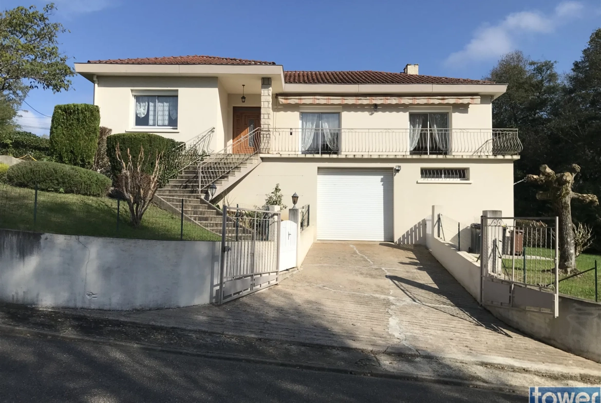 Pavillon traditionnel de 125m² avec sous-sol de 158m² à Agen 