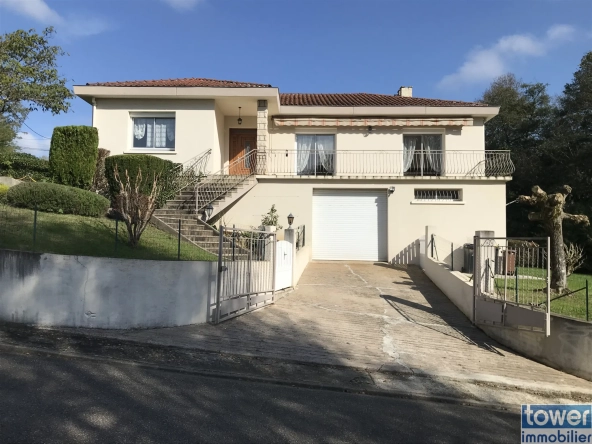 Pavillon traditionnel de 125m² avec sous-sol de 158m² à Agen