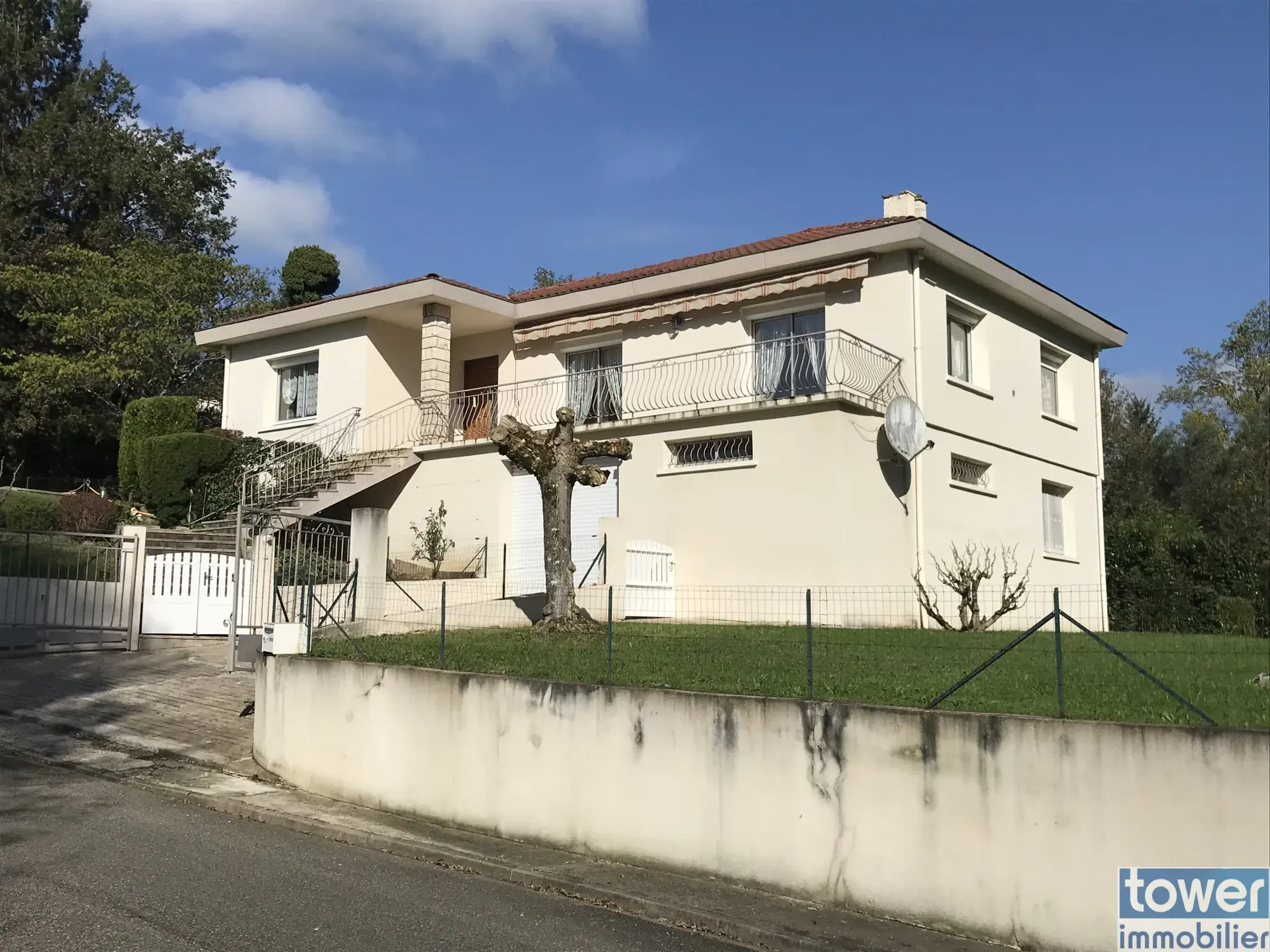 Pavillon traditionnel de 125m² avec sous-sol de 158m² à Agen 