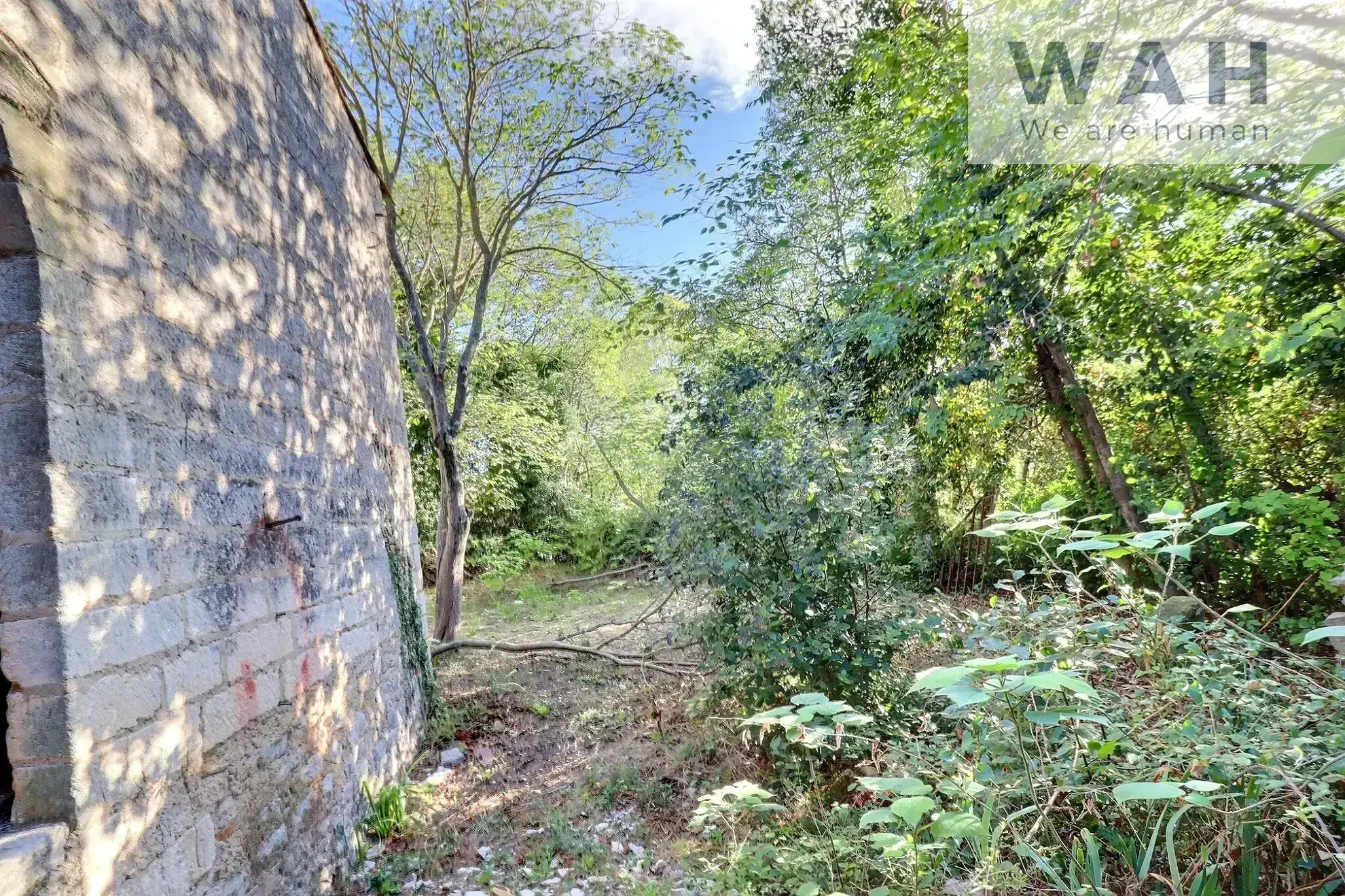 Remise en pierre viabilisée à Saint Bauzille de Montmel – Rénovation ou extension possible 
