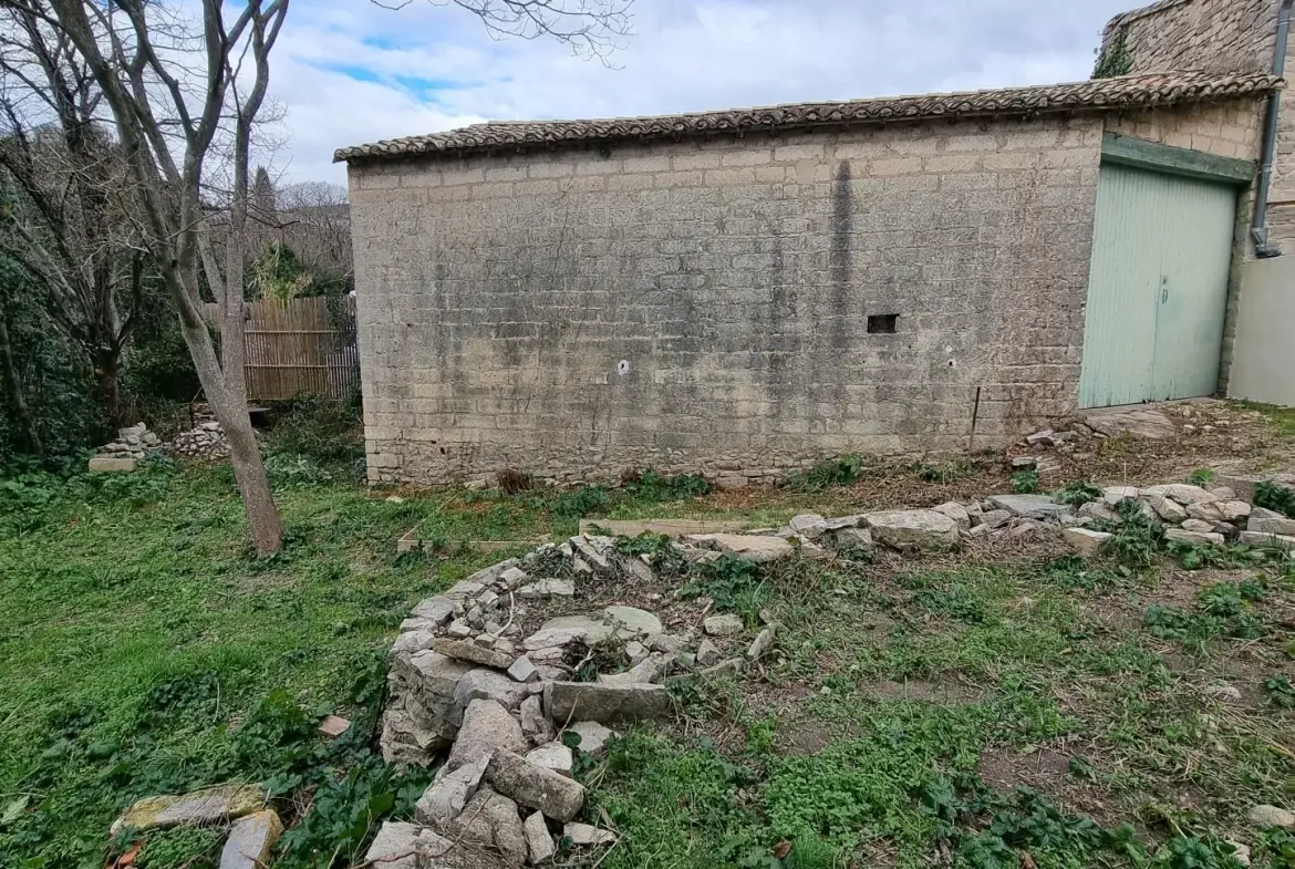 Remise en pierre viabilisée à Saint Bauzille de Montmel – Rénovation ou extension possible 