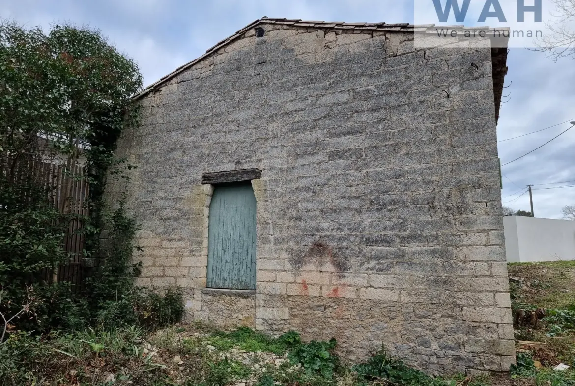 Remise en pierre viabilisée à Saint Bauzille de Montmel – Rénovation ou extension possible 