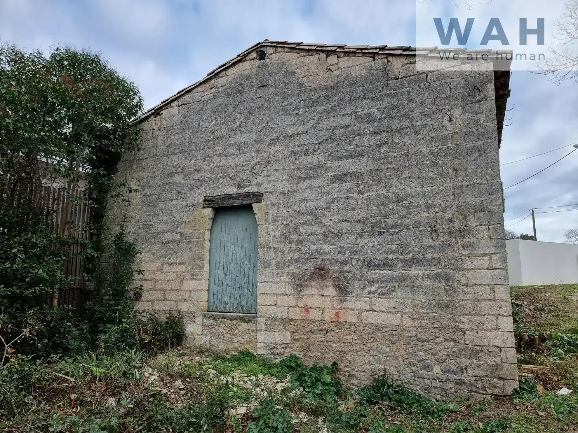 Remise en pierre viabilisée à Saint Bauzille de Montmel – Rénovation ou extension possible 