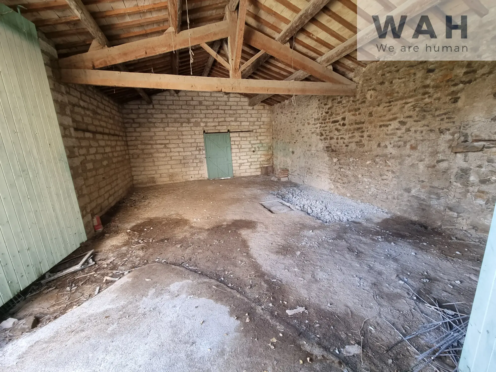 Remise en pierre viabilisée à Saint Bauzille de Montmel – Rénovation ou extension possible 