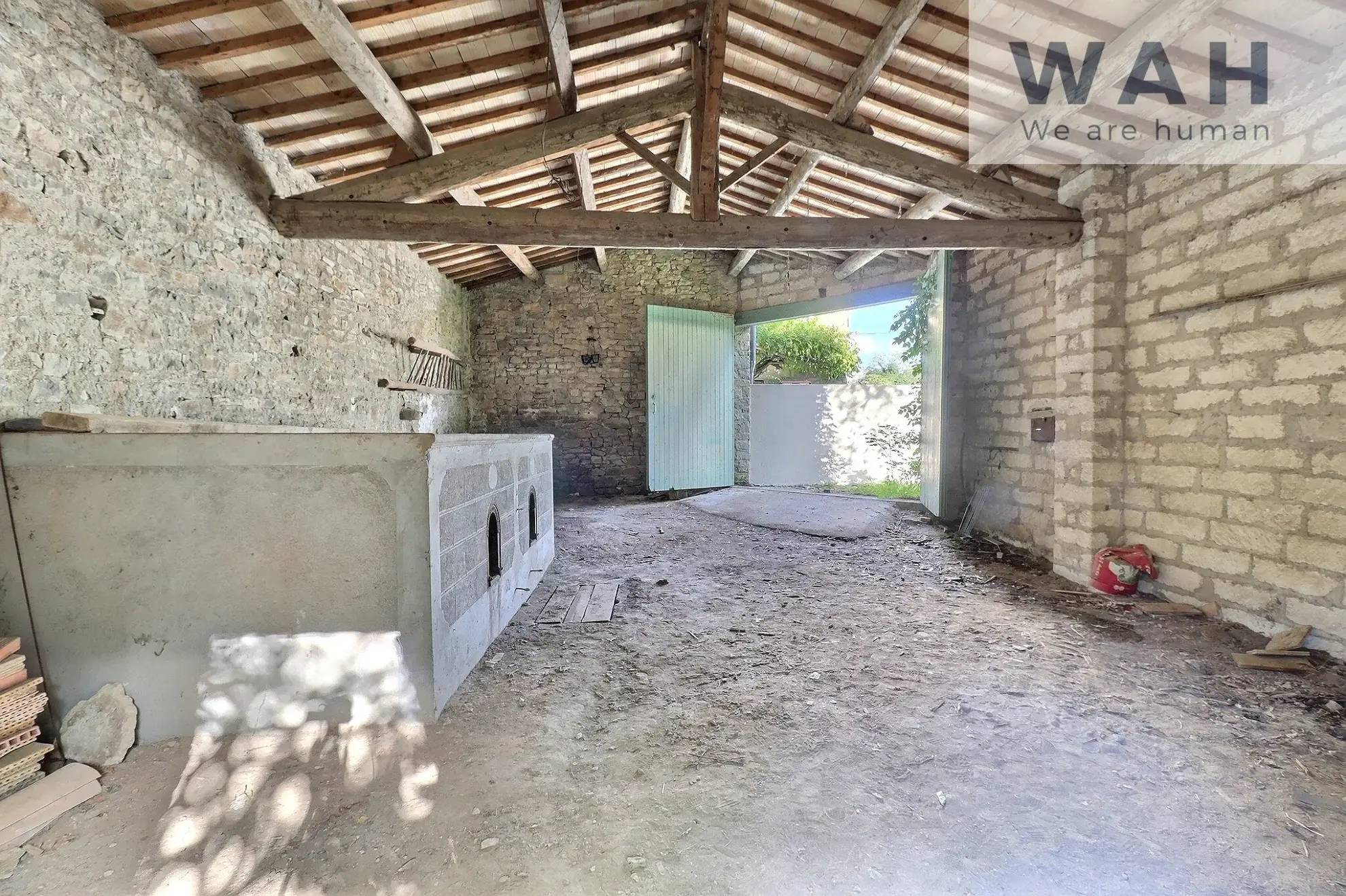 Remise en pierre viabilisée à Saint Bauzille de Montmel – Rénovation ou extension possible 