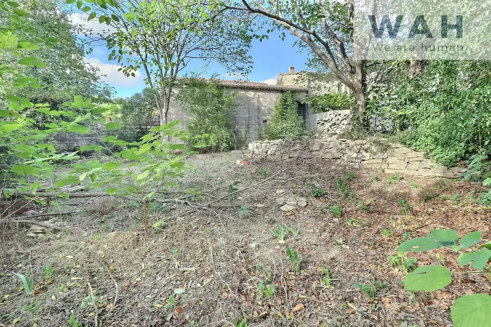 Remise en pierre viabilisée à Saint Bauzille de Montmel – Rénovation ou extension possible 