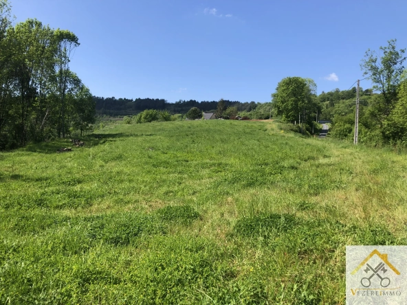 Terrain constructible en campagne à Saint Cyprien de 2293 m² avec jolie vue