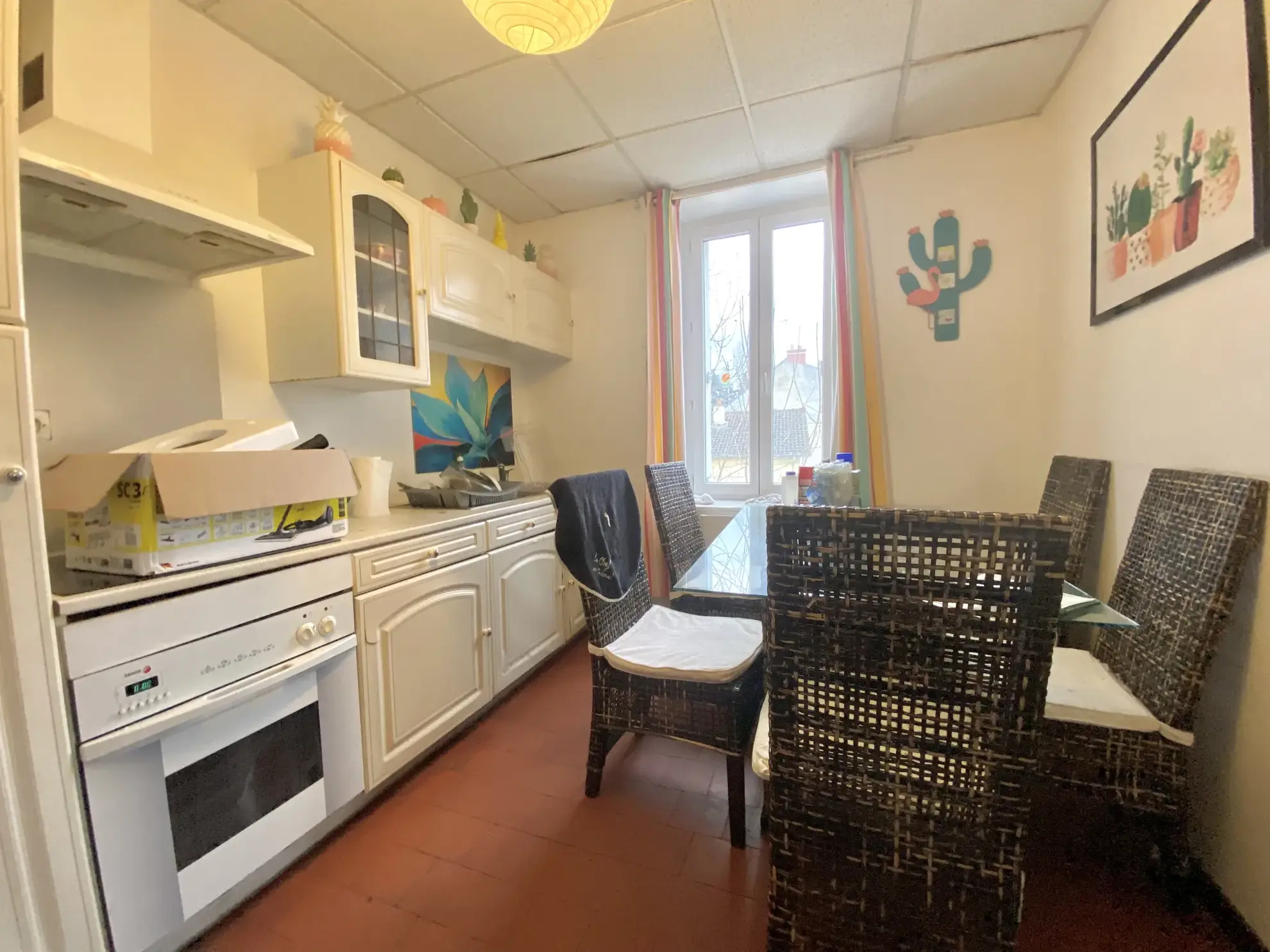 Immeuble à Vierzon avec 3 lots, garage, potentiel d'aménagement 