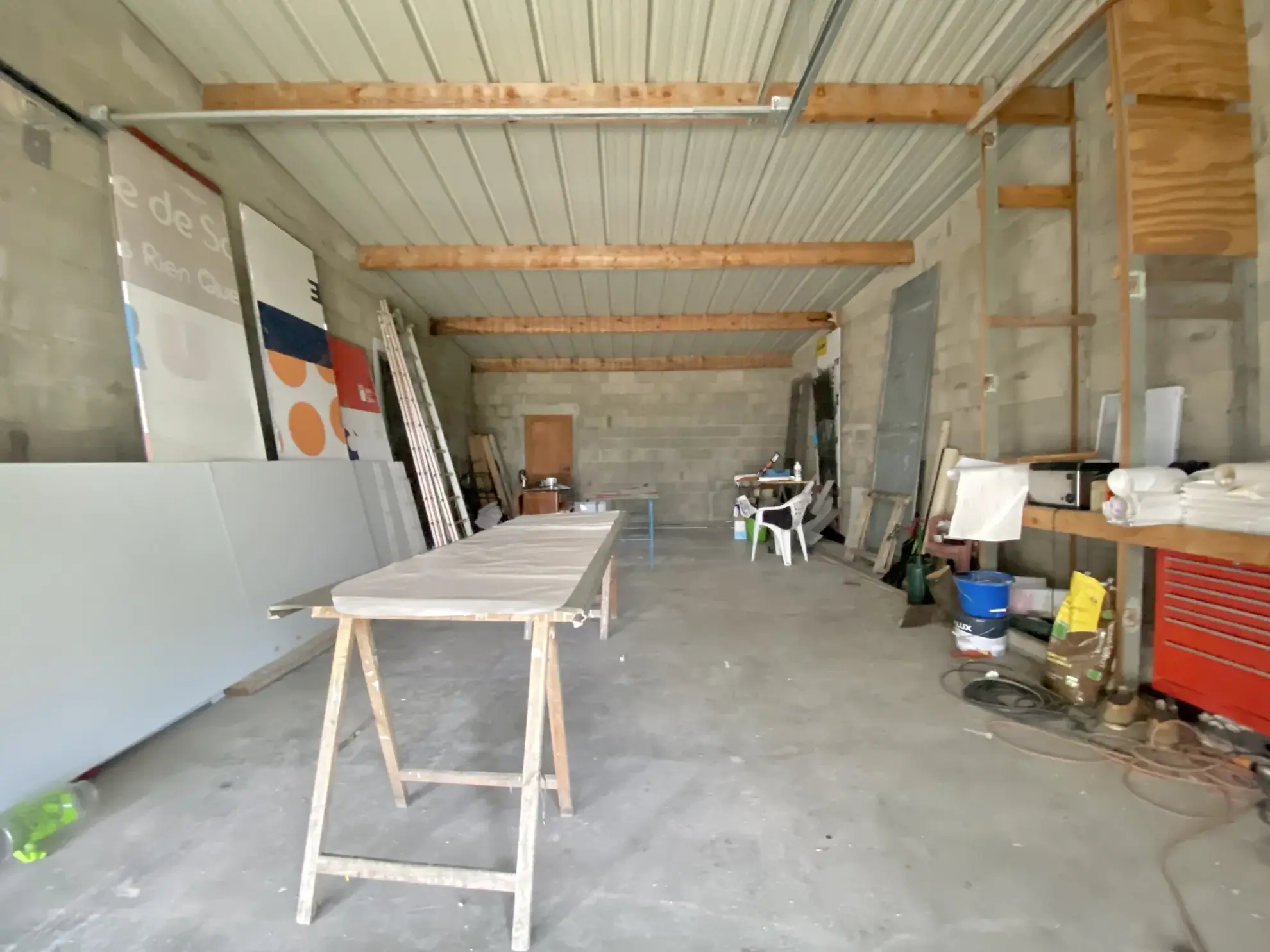 Immeuble à Vierzon avec 3 lots, garage, potentiel d'aménagement 