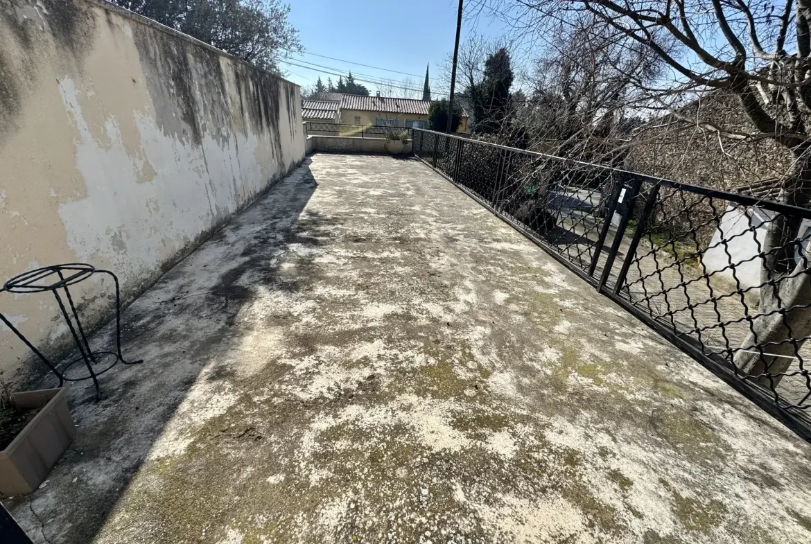 Charmante maison de village avec terrasse et dépendances à Sérignan-Du-Comtat 