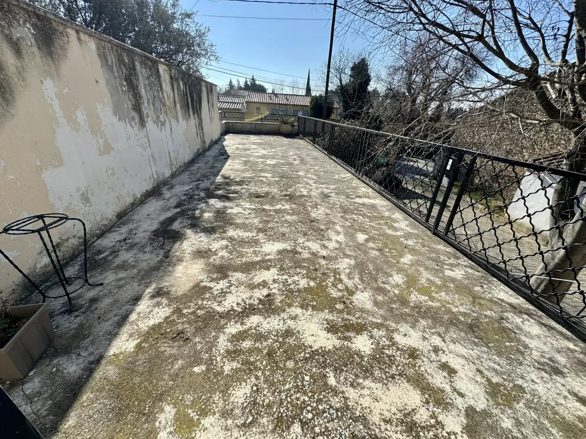 Charmante maison de village avec terrasse et dépendances à Sérignan-Du-Comtat 