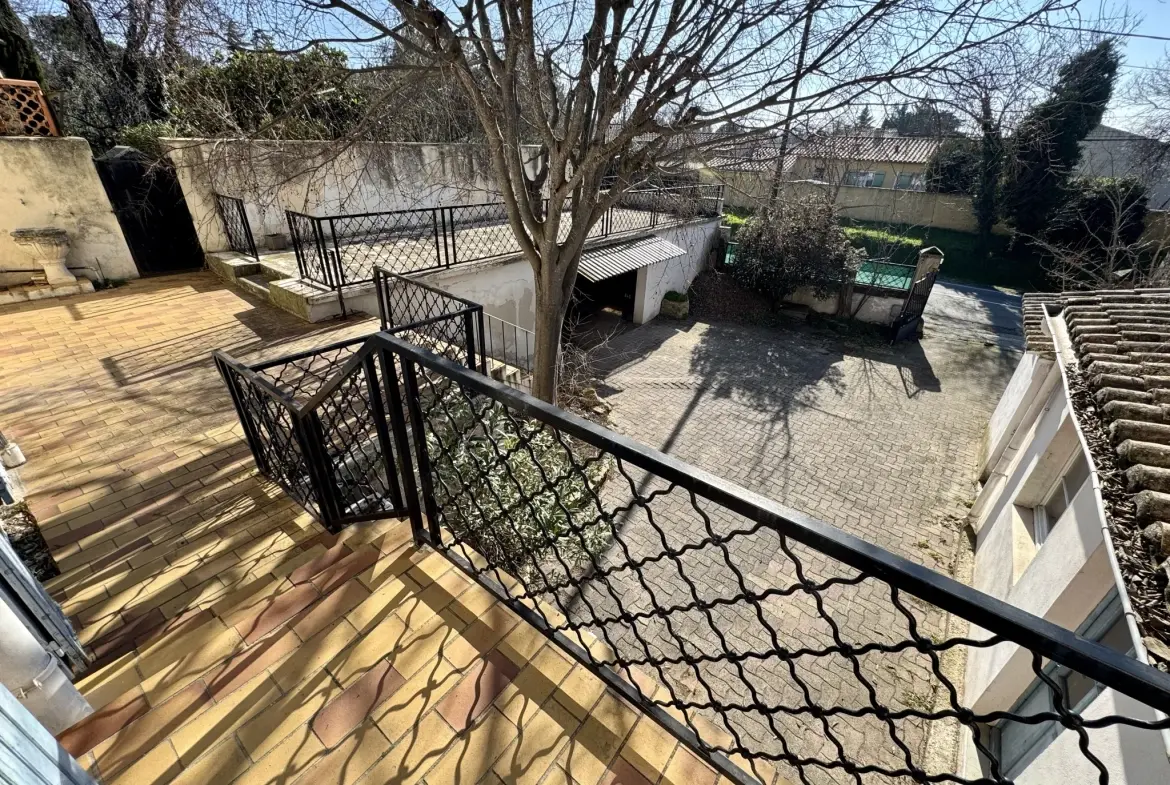 Charmante maison de village avec terrasse et dépendances à Sérignan-Du-Comtat 