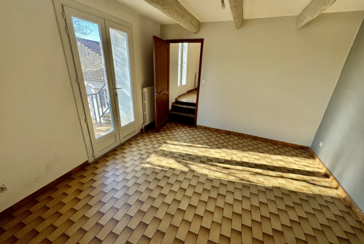 Charmante maison de village avec terrasse et dépendances à Sérignan-Du-Comtat 