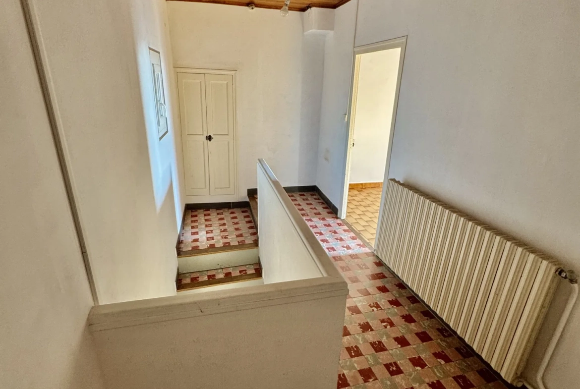 Charmante maison de village avec terrasse et dépendances à Sérignan-Du-Comtat 