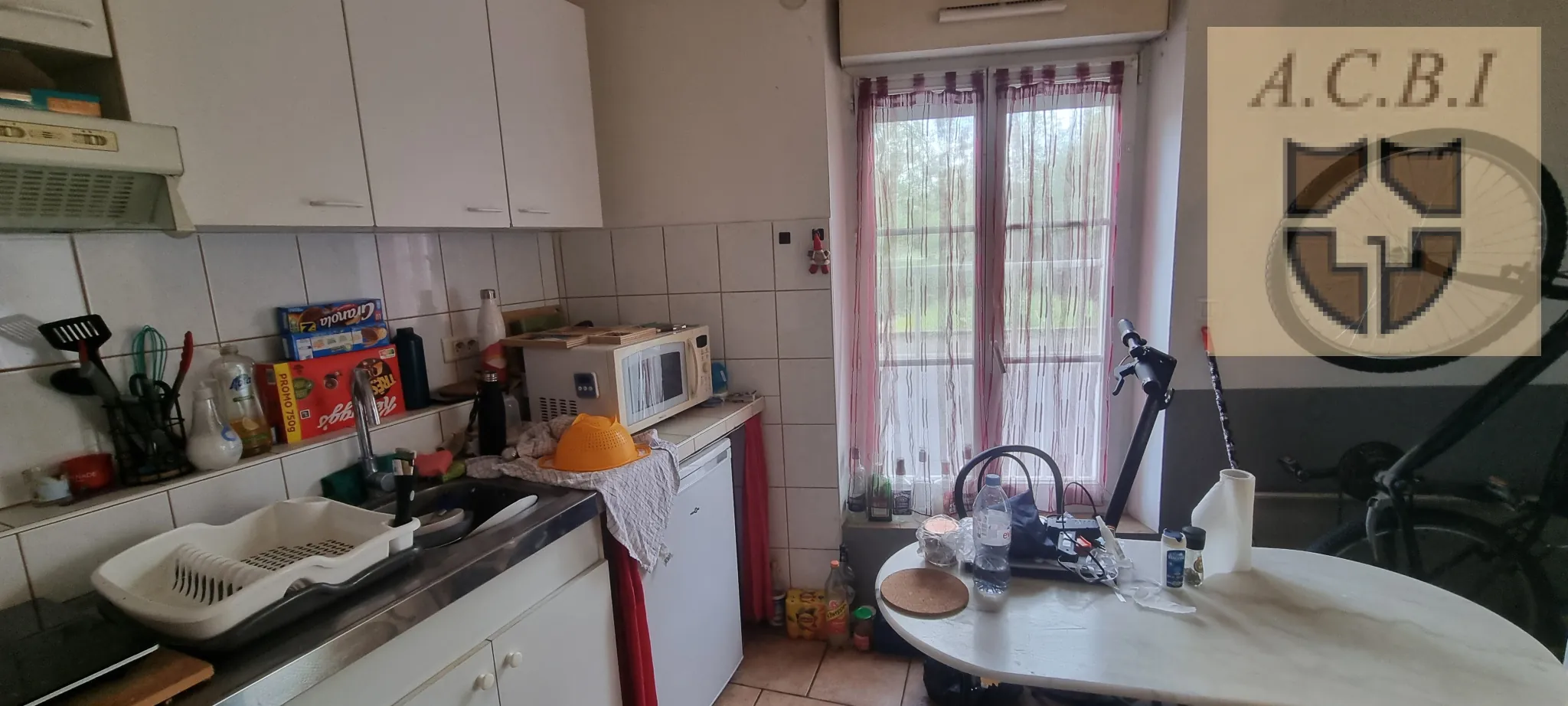 Immeuble à vendre à Vendôme avec trois studios loués, idéal investissement locatif 