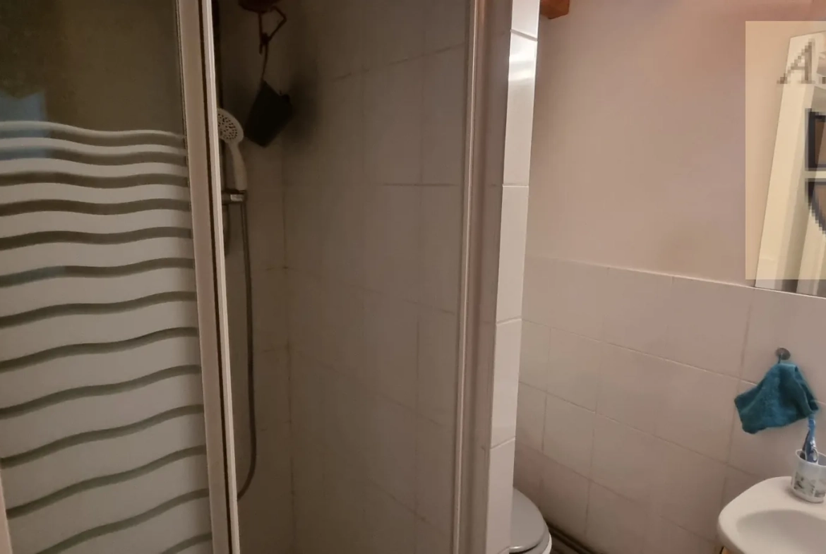 Immeuble à vendre à Vendôme avec trois studios loués, idéal investissement locatif 