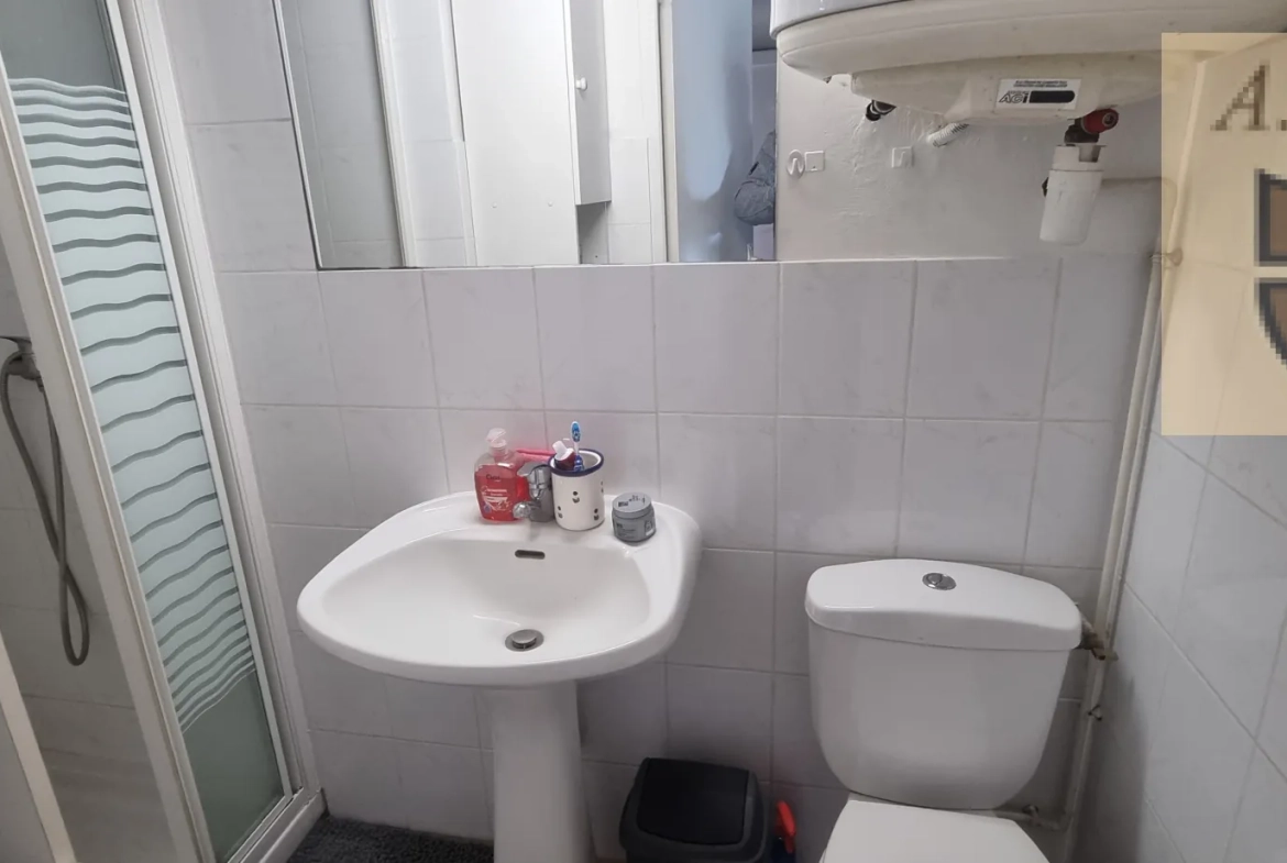 Immeuble à vendre à Vendôme avec trois studios loués, idéal investissement locatif 