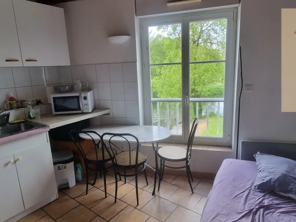 Immeuble à vendre à Vendôme avec trois studios loués, idéal investissement locatif