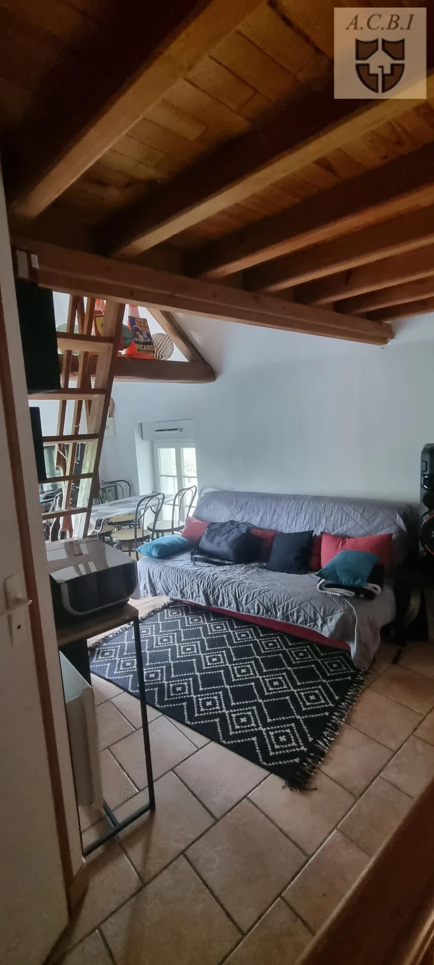 Immeuble à vendre à Vendôme avec trois studios loués, idéal investissement locatif 