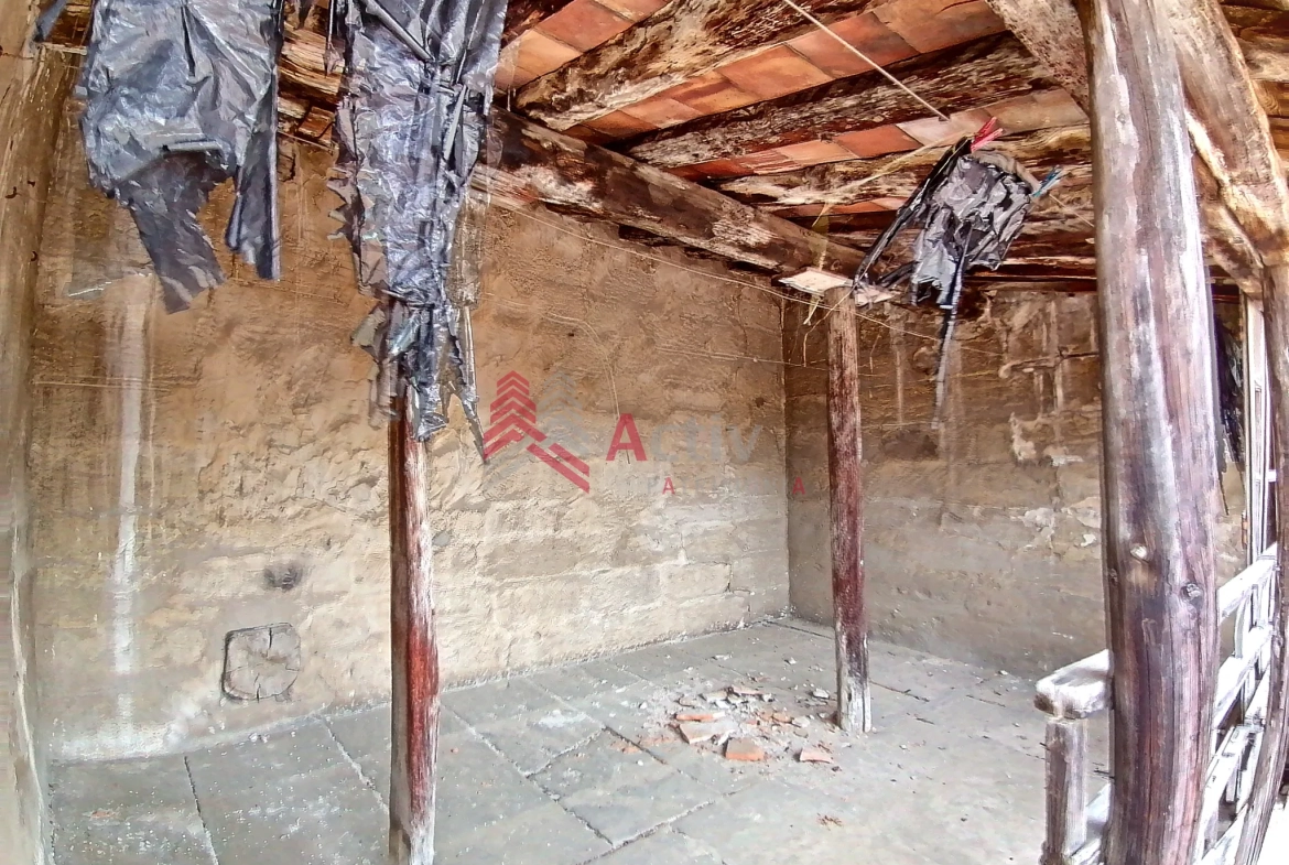 Belle maison de maître à rénover à Beaucaire - grand potentiel et charme d'époque 
