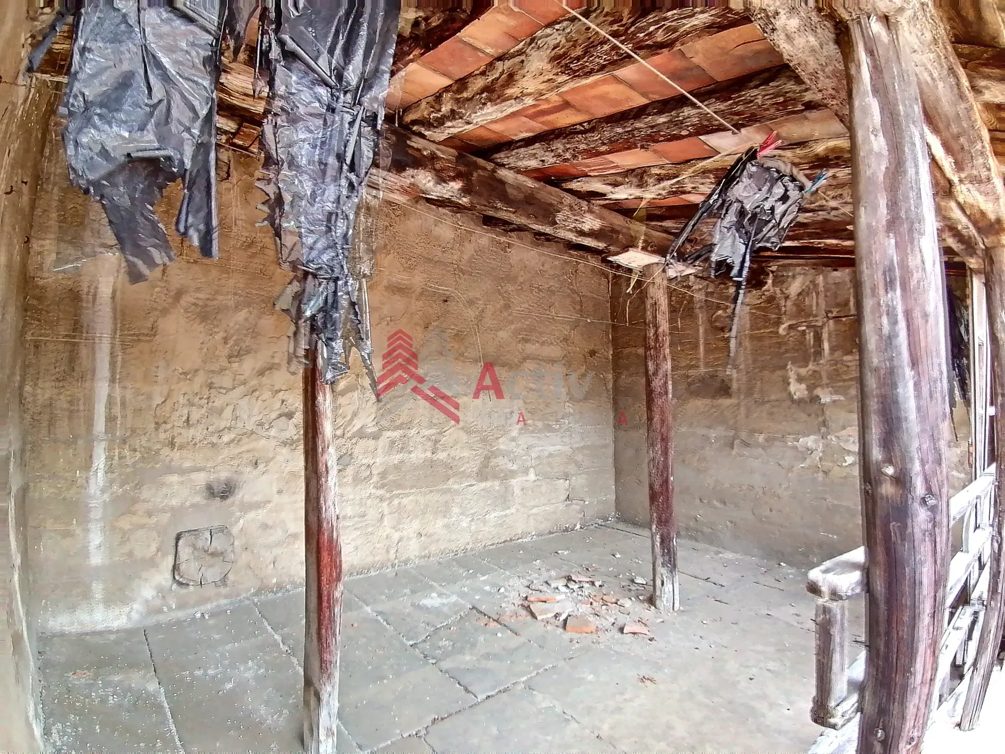 Belle maison de maître à rénover à Beaucaire - grand potentiel et charme d'époque 