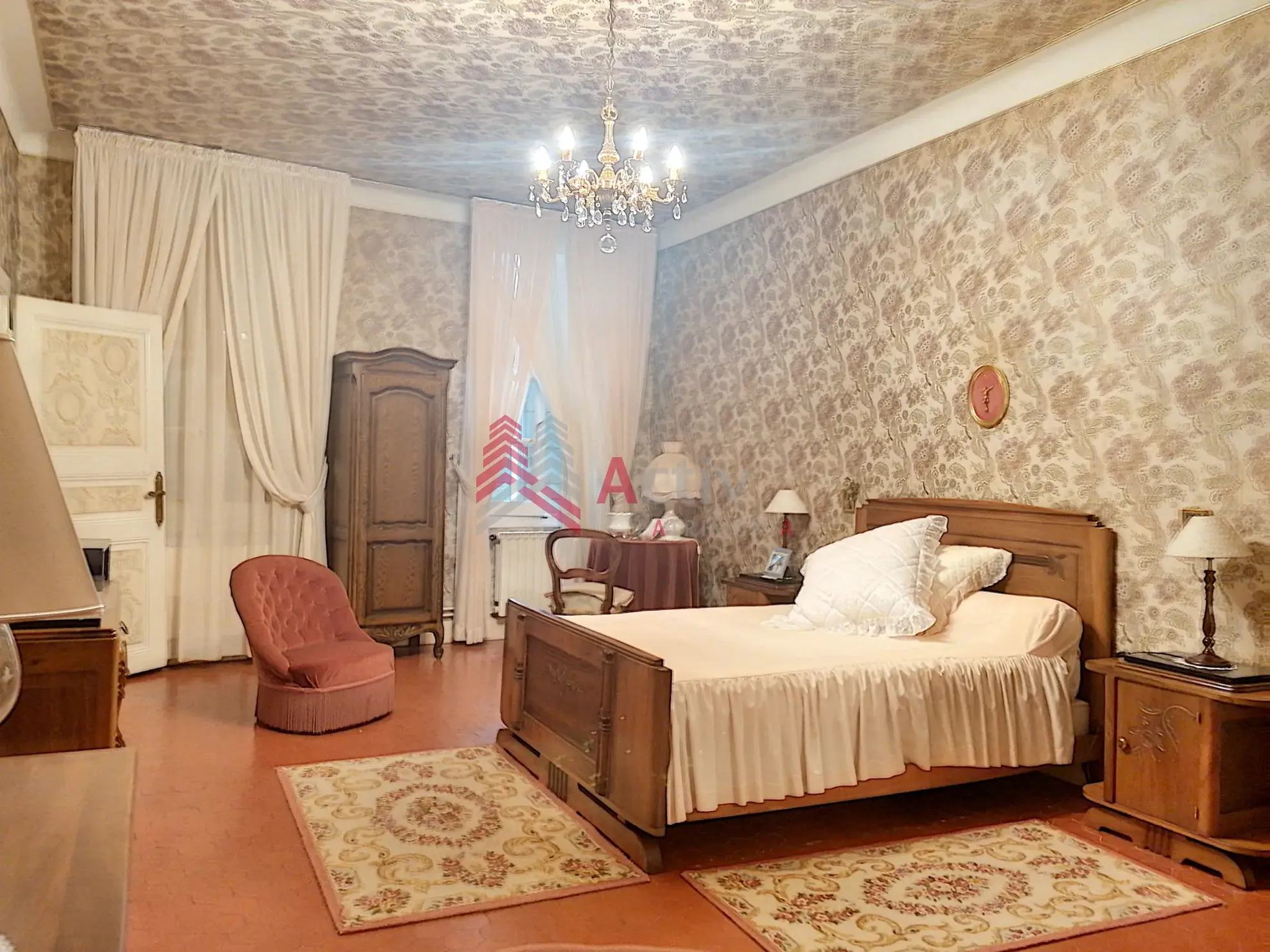 Belle maison de maître à rénover à Beaucaire - grand potentiel et charme d'époque 